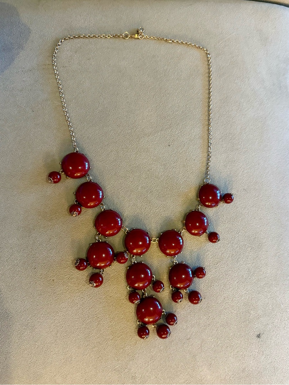 Burgundy chunky necklace..